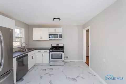 1009 Independence Rd, Toledo, OH 43607 photo 10