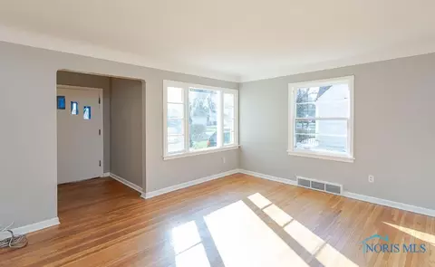 1009 Independence Rd, Toledo, OH 43607 photo 5