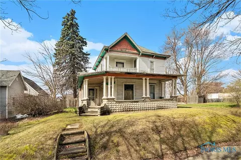 213 N Main St, Bradner, OH 43406
