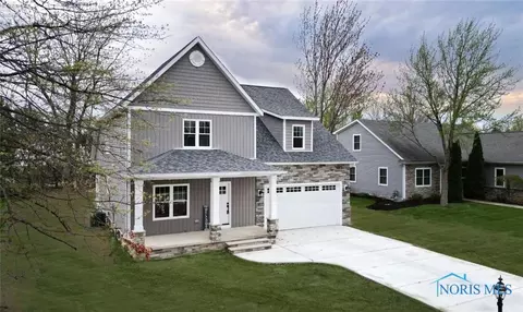 1098 Lost Lake Dr, Port Clinton, OH 43452