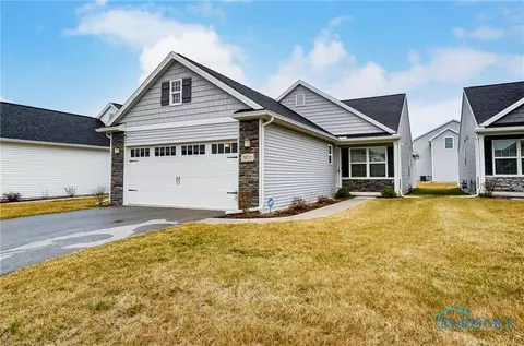 5100 Comstock Dr, Sylvania, OH 43560