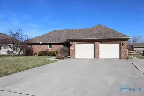 503 Quail East Dr, Oregon, OH 43616