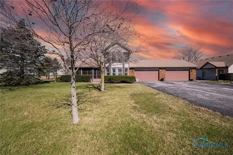 515 N Eastlane Rd, Genoa, OH 43430