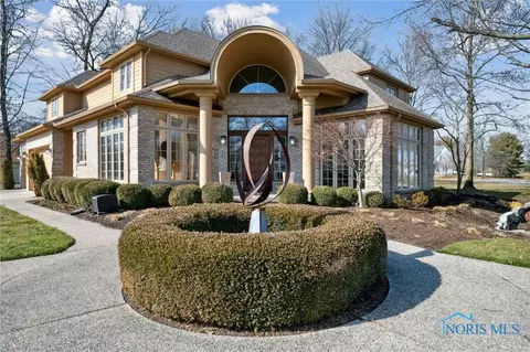 8935 Oak Valley Rd, Holland, OH 43528