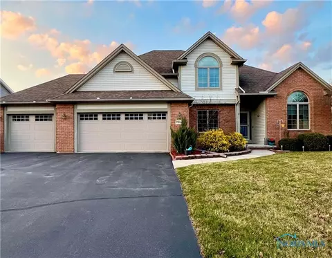 11060 Oak Pointe Dr, Whitehouse, OH 43571