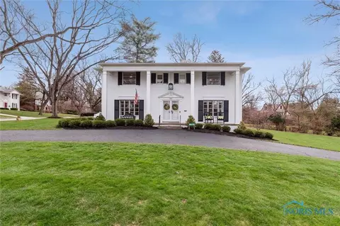 3498 Brookside Rd, Ottawa Hills, OH 43606