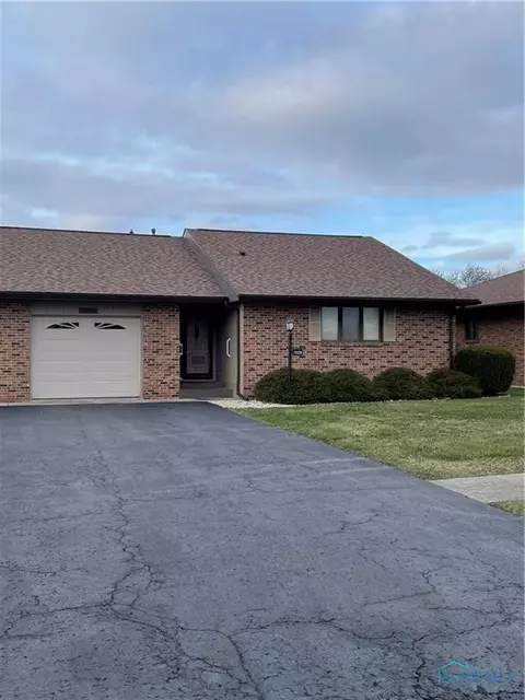 2028 Silverstone Dr, Findlay, OH 45840