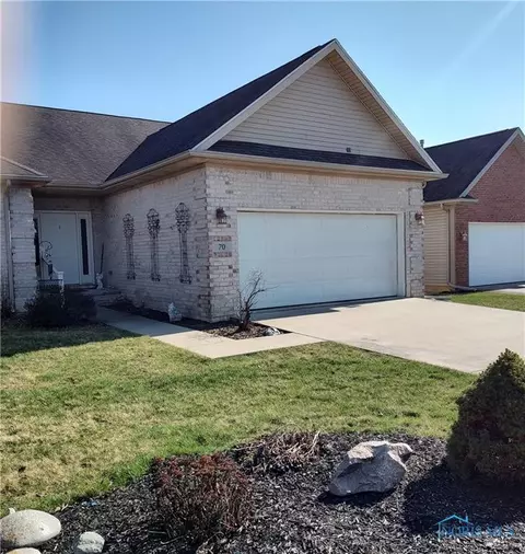 70 Windrush Bourne, Bowling Green, OH 43402