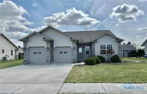 6673 Alexander Dr, Walbridge, OH 43465