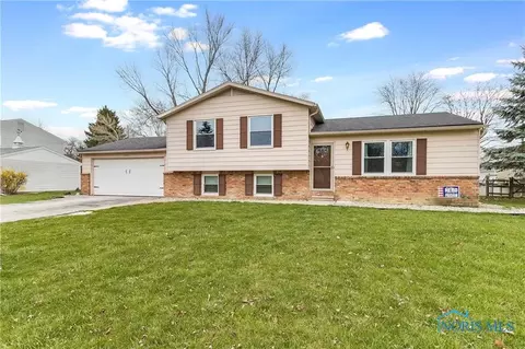1772 Cambridge Park E, Maumee, OH 43537