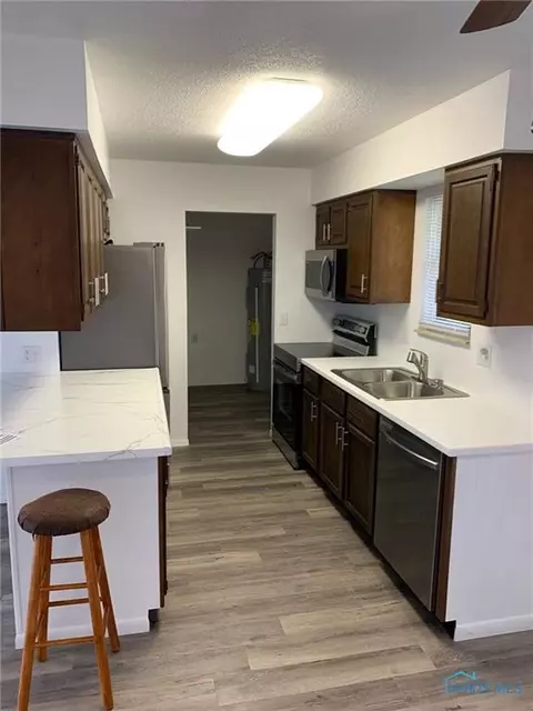 1009 Colonial Ln, Bryan, OH 43506 photo 3