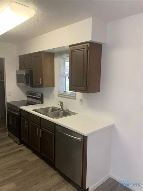 1009 Colonial Ln, Bryan, OH 43506 photo 6