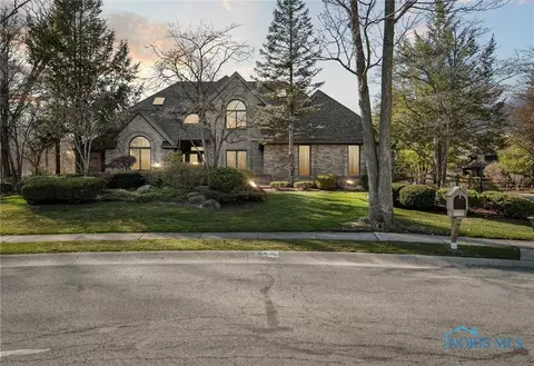 7340 Winsford Ln, Sylvania, OH 43560