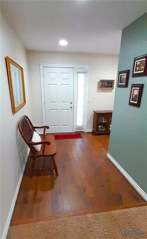 6830 Reflections Dr, Maumee, OH 43537 photo 3