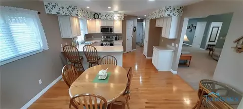 6830 Reflections Dr, Maumee, OH 43537 photo 9