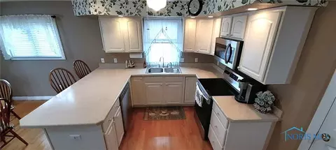 6830 Reflections Dr, Maumee, OH 43537 photo 12