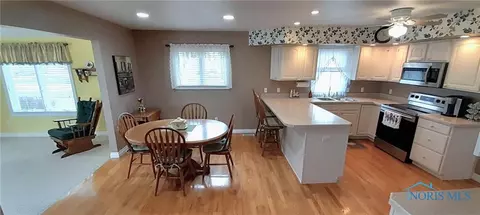 6830 Reflections Dr, Maumee, OH 43537 photo 8