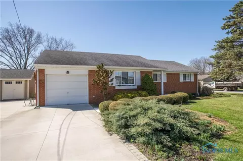 1004 Groce St, Rossford, OH 43460