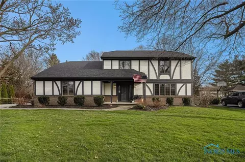 460 Loyer Ln, Perrysburg, OH 43551