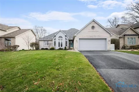 6038 Pinedale Dr, Toledo, OH 43613