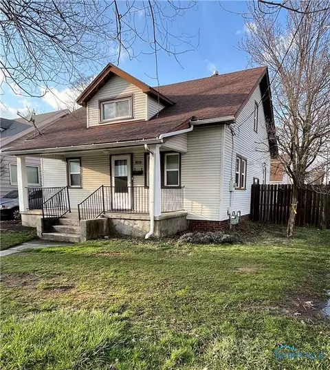 2102 Duncan Rd, Toledo, OH 43613