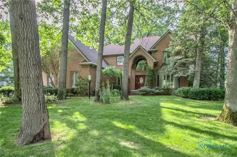 350 Pine Valley Rd, Holland, OH 43528