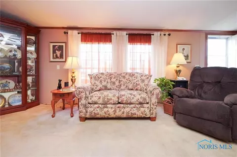 281 E South St, Mccomb, OH 45858 photo 5