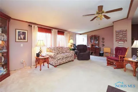 281 E South St, Mccomb, OH 45858 photo 4