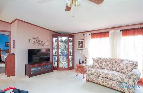 281 E South St, Mccomb, OH 45858 photo 7