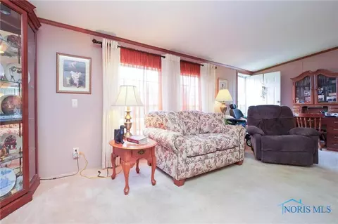 281 E South St, Mccomb, OH 45858 photo 8