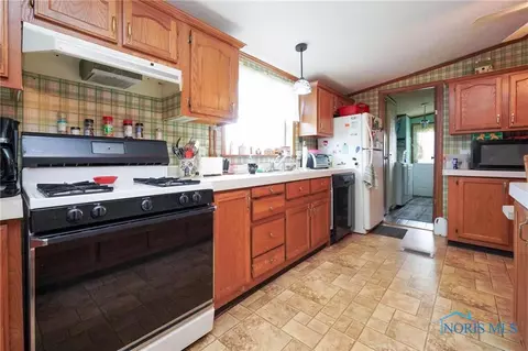 281 E South St, Mccomb, OH 45858 photo 12