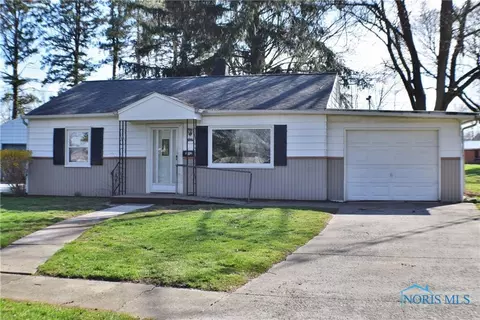 707 Circle Dr, Fostoria, OH 44830