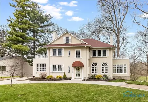 3584 Ridgewood Rd, Ottawa Hills, OH 43606