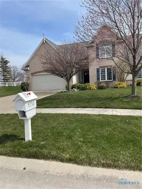 5730 Walnut Cove Dr, Sylvania, OH 43560
