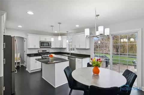 7048 Saddleback Rd, Maumee, OH 43537 photo 12