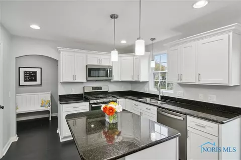 7048 Saddleback Rd, Maumee, OH 43537 photo 13