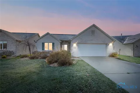 4359 Crystal Ridge Dr, Maumee, OH 43537