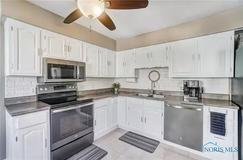 220 Rector Ave, Findlay, OH 45840 photo 8