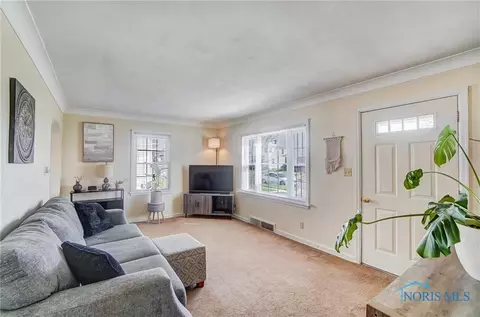 220 Rector Ave, Findlay, OH 45840 photo 4