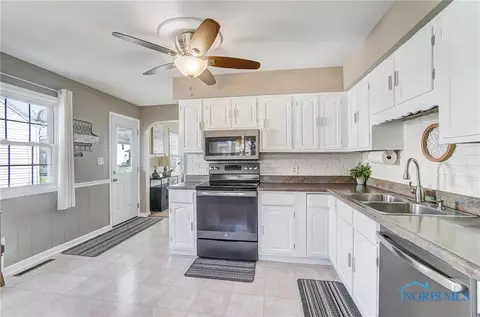 220 Rector Ave, Findlay, OH 45840 photo 9