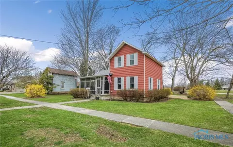 302 W 7th St, Genoa, OH 43430