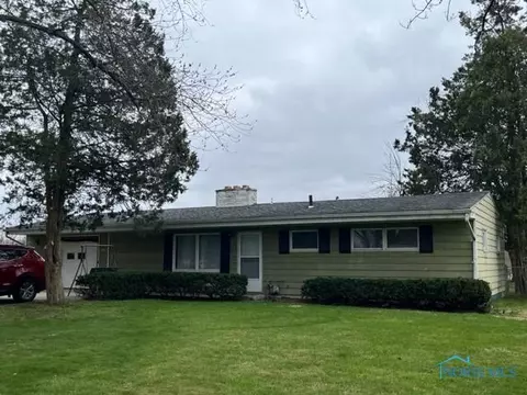 2125 Shawnee Dr, Defiance, OH 43512