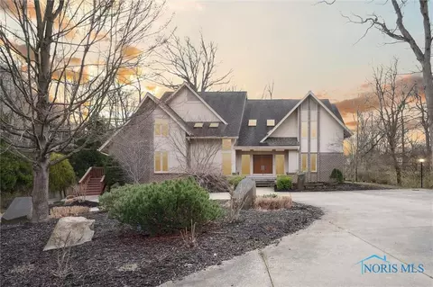 2828 Riva Ridge Rd, Ottawa Hills, OH 43615