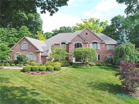 3 Riverhills Ln, Toledo, OH 43623