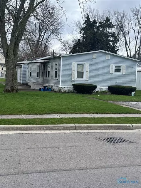 223 E Oliver St, Mccomb, OH 45858 photo 2