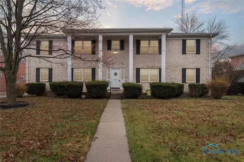 5464 Cresthaven Ln, Toledo, OH 43614