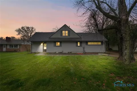 627 Marilyn Dr, Rossford, OH 43460