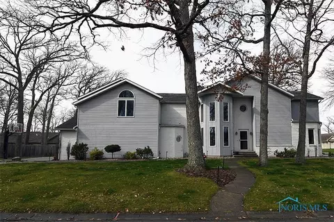 1907 Tanglewood Dr, Defiance, OH 43512