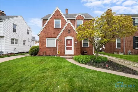 3809 Woodmont Rd, Toledo, OH 43613
