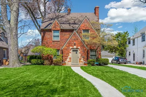 3324 Kirkwall Rd, Ottawa Hills, OH 43606